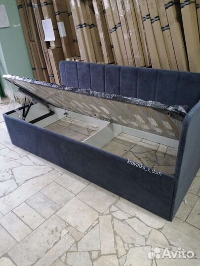 Детская кровать с мягкой спинкой С