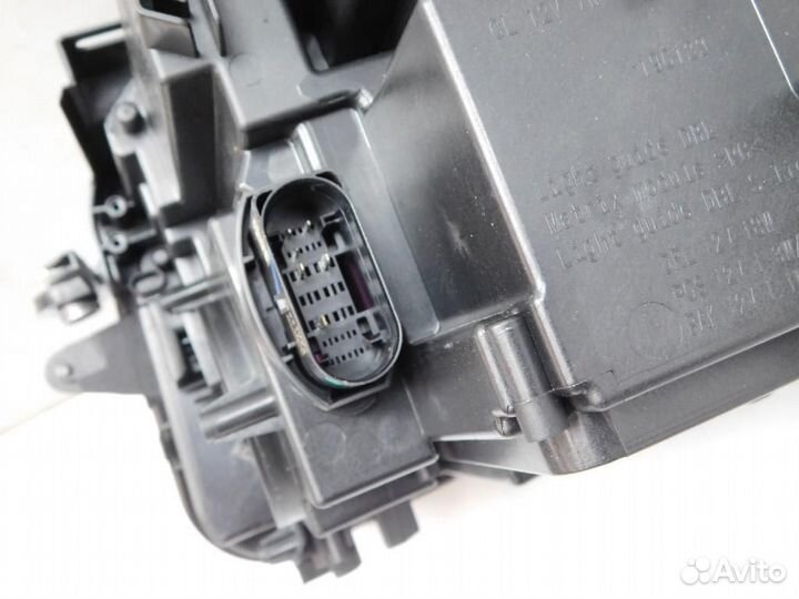 Фара правая Volkswagen Tiguan