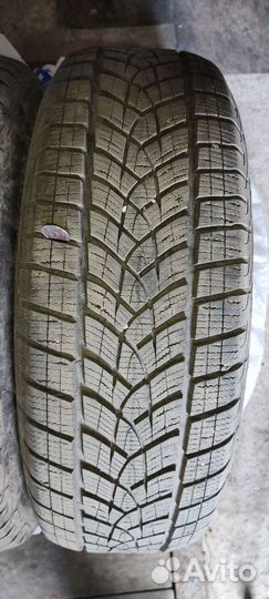 Goodyear UltraGrip Performance SUV Gen-1 225/65 R17 102H