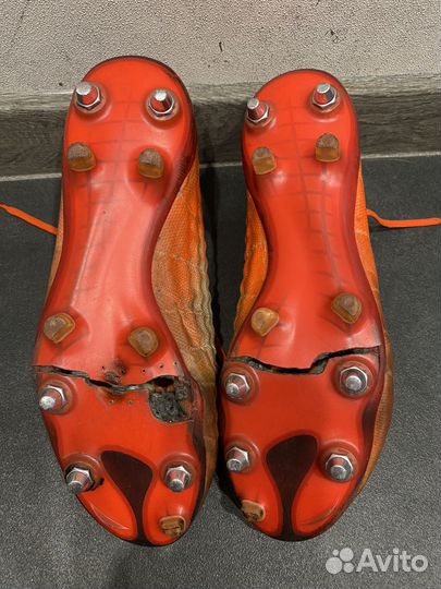 Бутсы и манежки футбольные