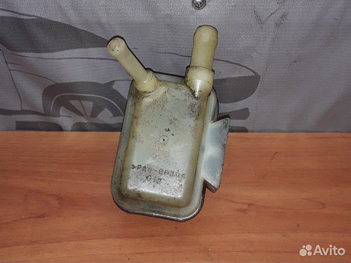 Бачок гура Toyota Avensis 2 T250 2.0