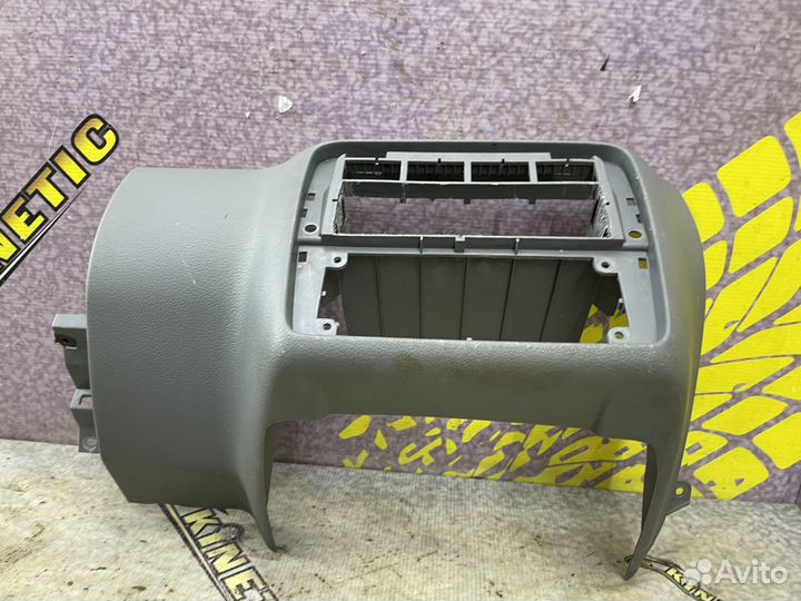 Консоль под магнитолу Накладка торпедо Octavia A4