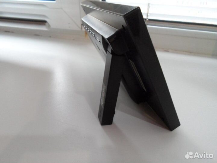 Фоторамка ViewSonic VFA724w-50E не включается