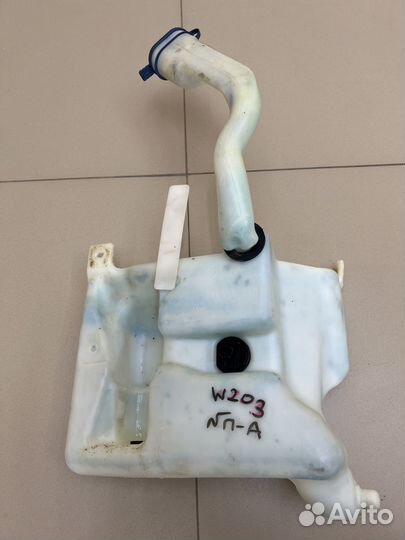 Бачок омывателя Mercedes C-Class W203