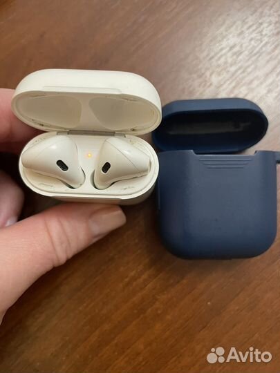 Беспроводные наушники apple airpods