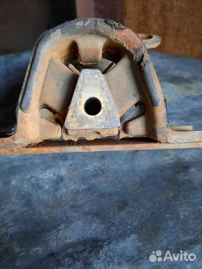 Опора двигателя,кпп левая Daewoo Matiz