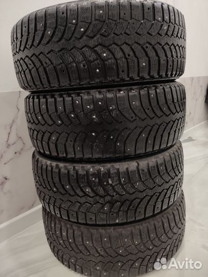 Bridgestone Blizzak Spike-01 20.5/5 R16