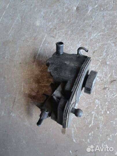 Бачок гидроусилителя на Cadillac bls