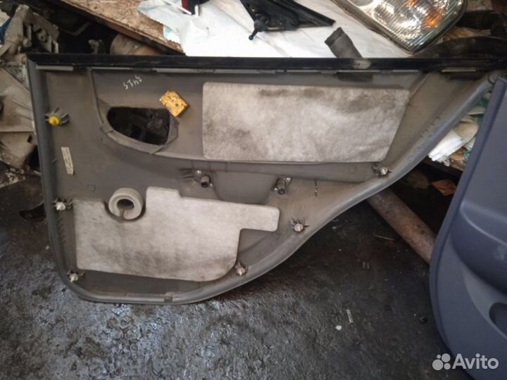 Обшивка боковой двери левая Hyundai Accent