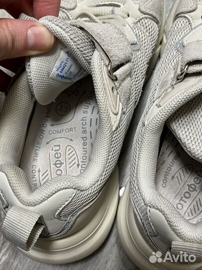 Кроссовки котофей 33