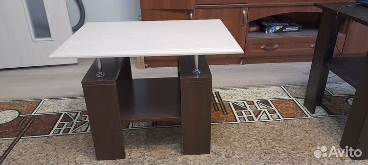 Столик тумбочка