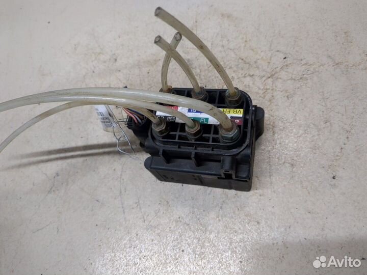 Блок клапанов Mercedes R W251 2005, 2006