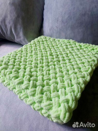 Плюшевый плед из ализе пуфи