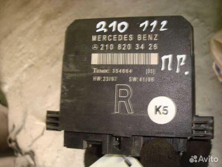 Блок управления дверью правый W210 M112 a2108203426
