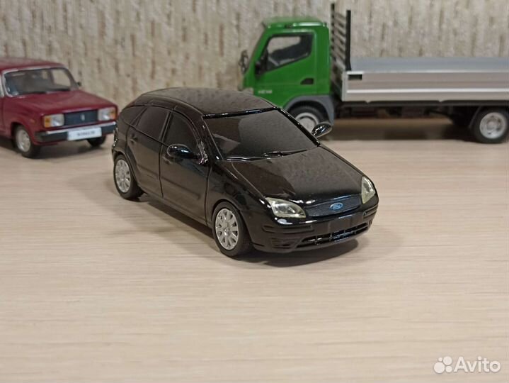 Модель автомобиля 1:43