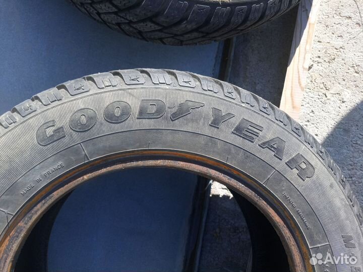 Goodyear UltraGrip 400 205/65 R15 94Q