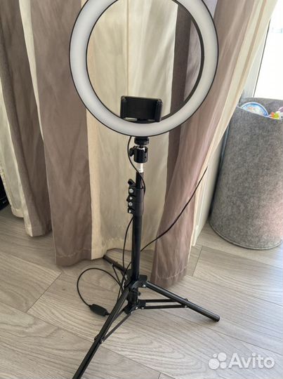 Кольцевая лампа со штативом d26