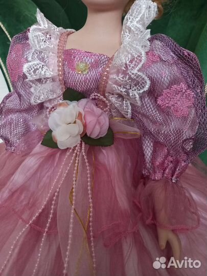 Кукла фарфоровая 75см