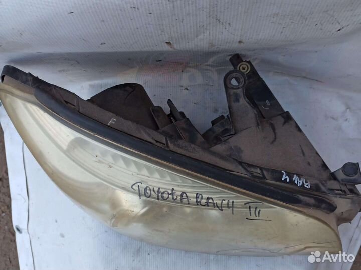 Фара на Rav 4 правая 3 поколения