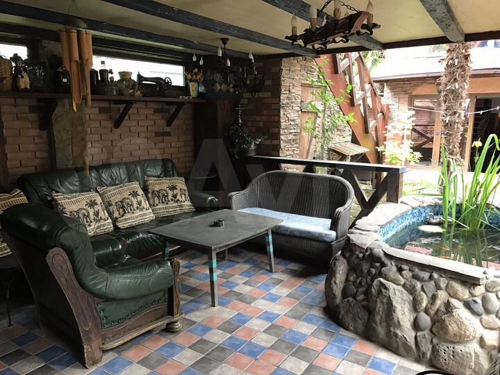 Дом 200 м² на участке 1 сот.