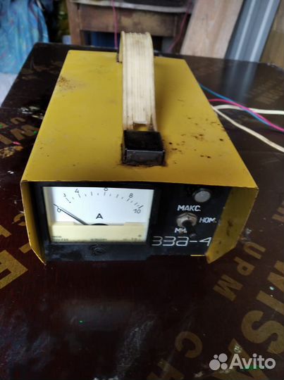 Зарядник для машины