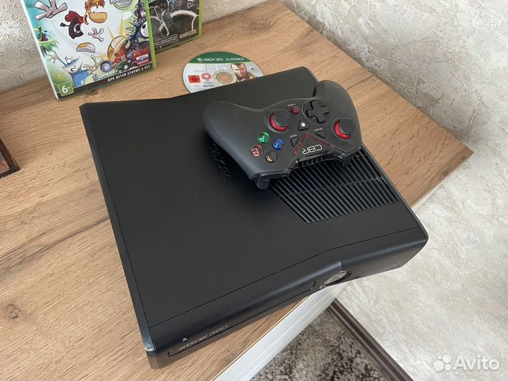 Xbox 360 slim с дисками