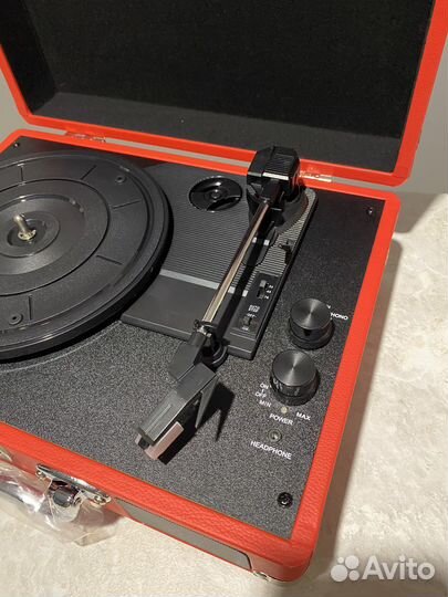 Виниловый проигрыватель пластинок (новый)