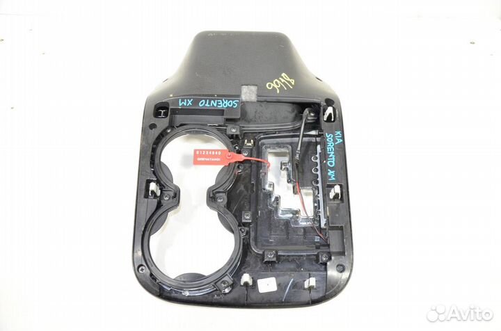 Консоль центральная Kia Sorento XM 2.4 2009