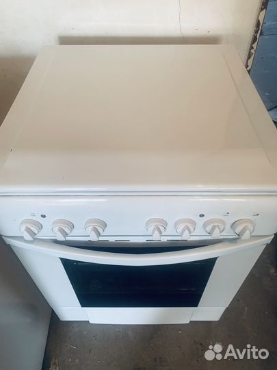 Плита электрическая Indest, 60 на 60 см. С крышкой