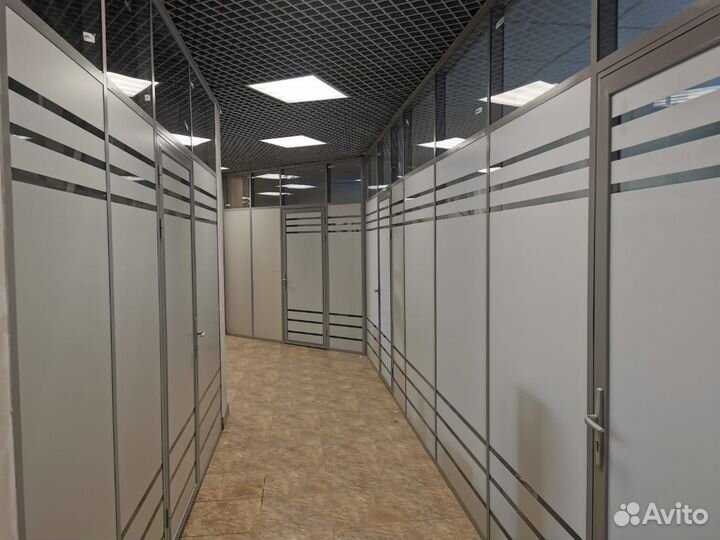 Цельностеклянные офисные перегородки