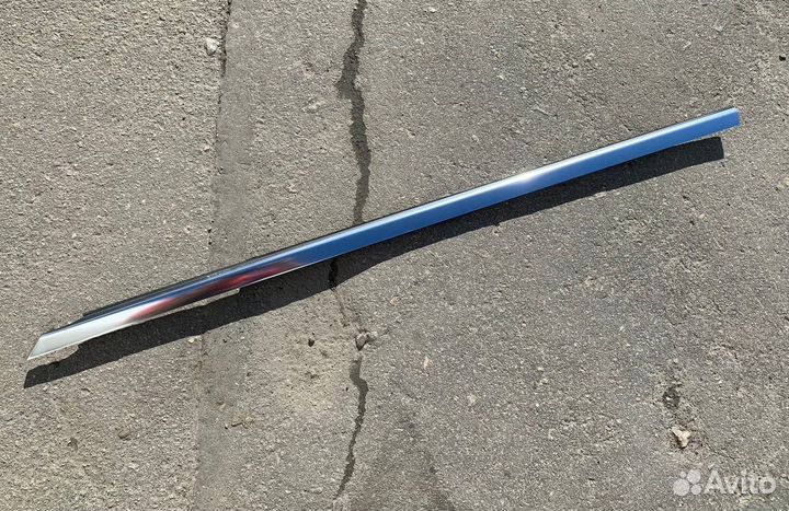 Молдинг, уплотнитель стекла двери передней LH W205