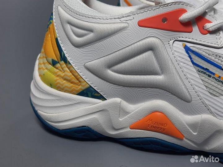 Кроссовки мужские волейбольные mizuno momentum 3