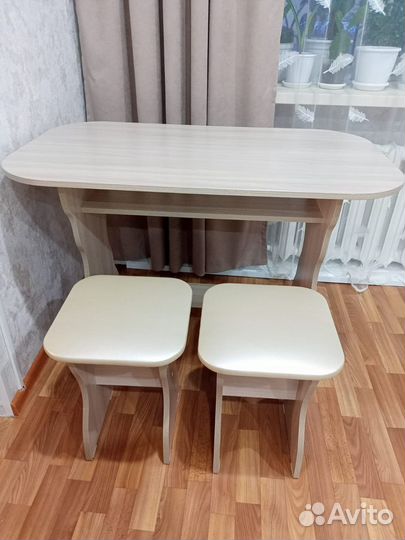 Кухонный стол и стулья бу