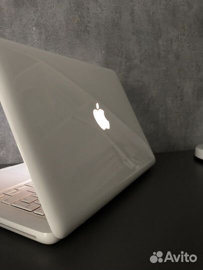 Apple MacBook