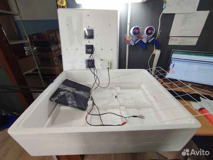 Инкубатор на 104 яйца 220/12В с вентиляцией