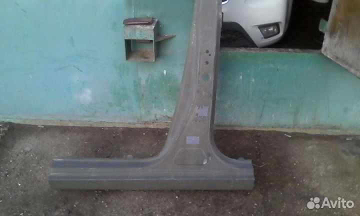 Порог со стойкой левый Toyota Yaris (Тойота Ярис)