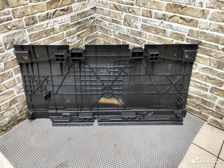 Обшивка багажника задняя Mercedes-Benz E-Class