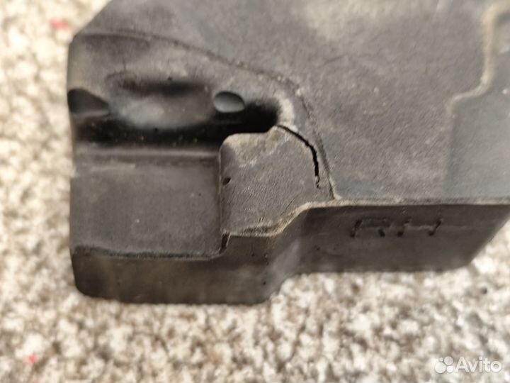 Уголок жабо правый Kia Sportage 3 SL