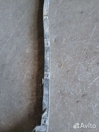 Кронштейн заднего бампера на Cadillac bls