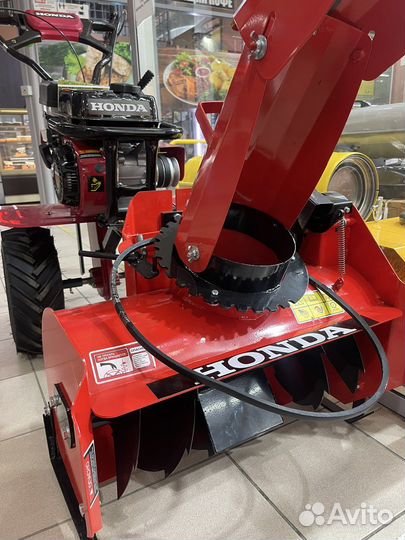 Снегоуборочная машина с мотоблоком Honda