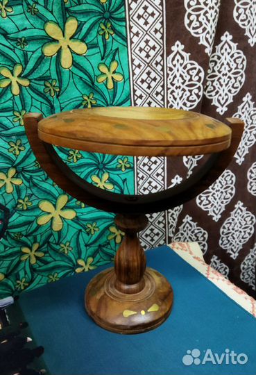 Зеркало в деревянной раме с инкрустацией. Индия