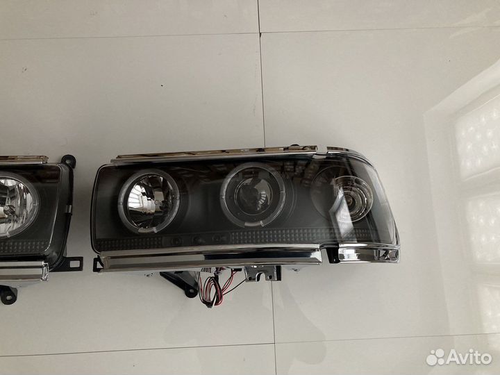 Фара Toyota Land Cruiser 80 - черные