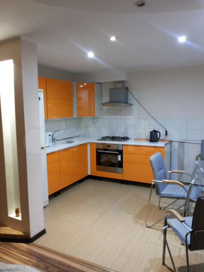 4-к. квартира, 92 м², 1/1 эт.