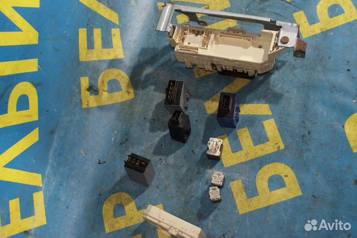 Блок предохранителей mazda 323 F (BG)