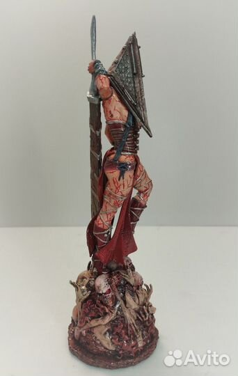 The Pyramid-headed Lady(Silent Hill) фигурка