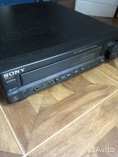 Видеомагнитофон + 40 кассет с мультиками