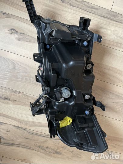 Фара правая toyota land cruiser 200