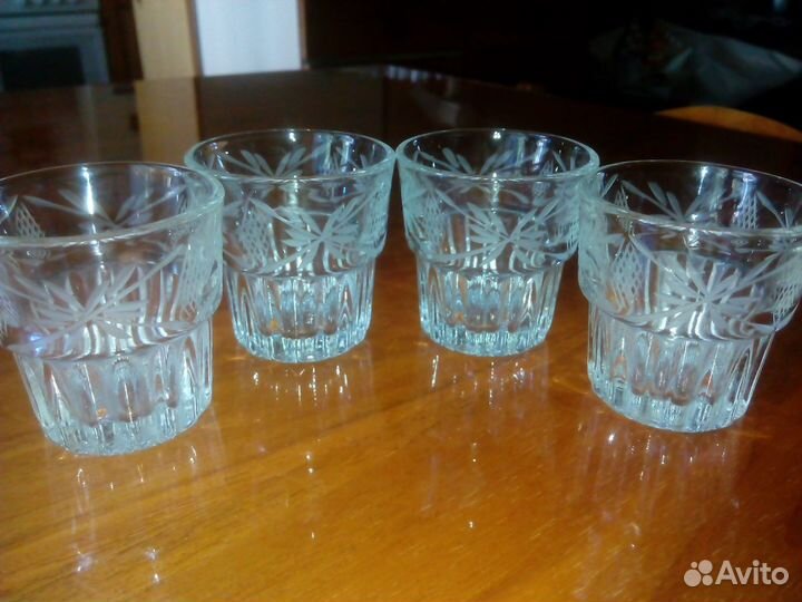 Граненые стопки (рюмки) с рисунком двух видов СССР