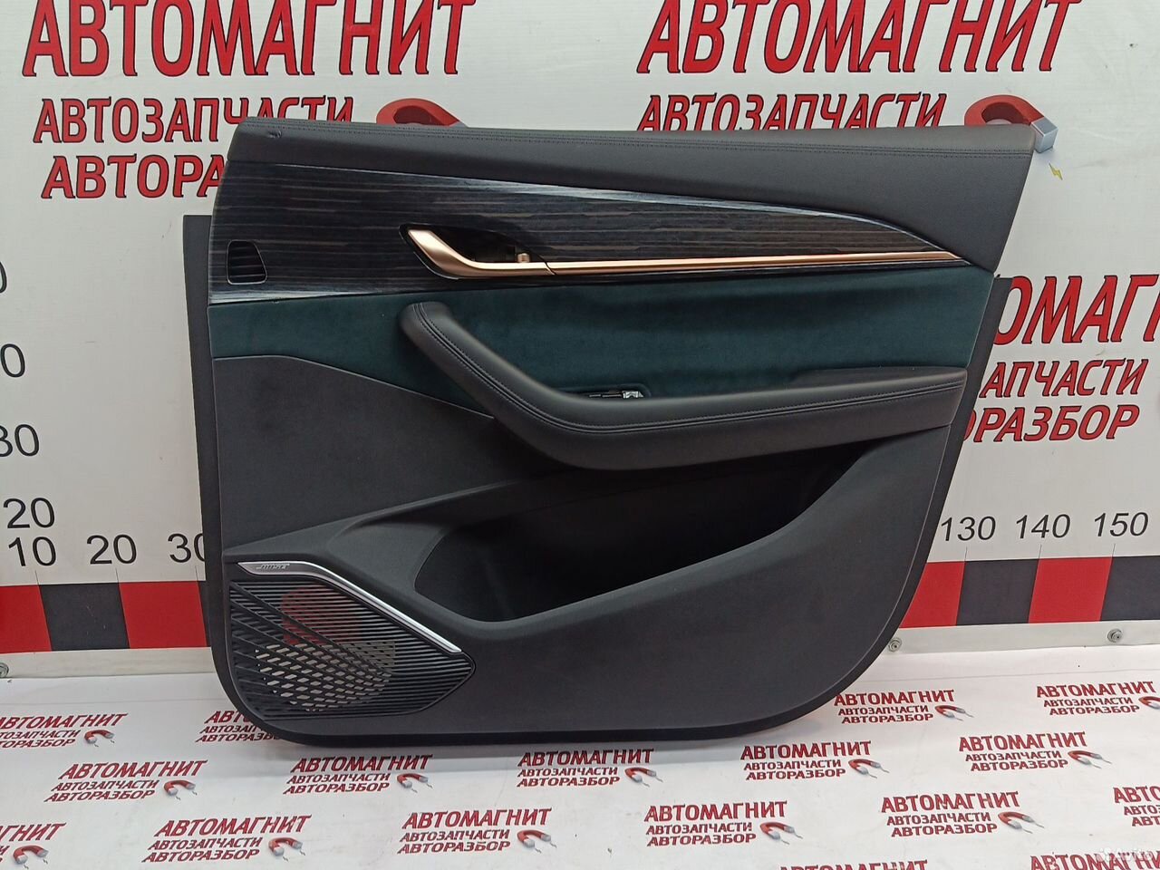 Обшивка двери передней правой Geely Monjaro