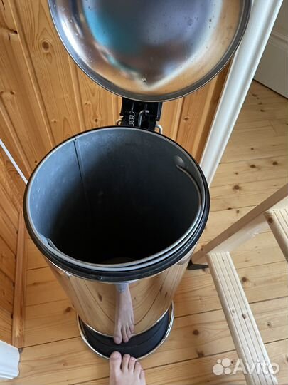 Мусорное ведро с контейнером